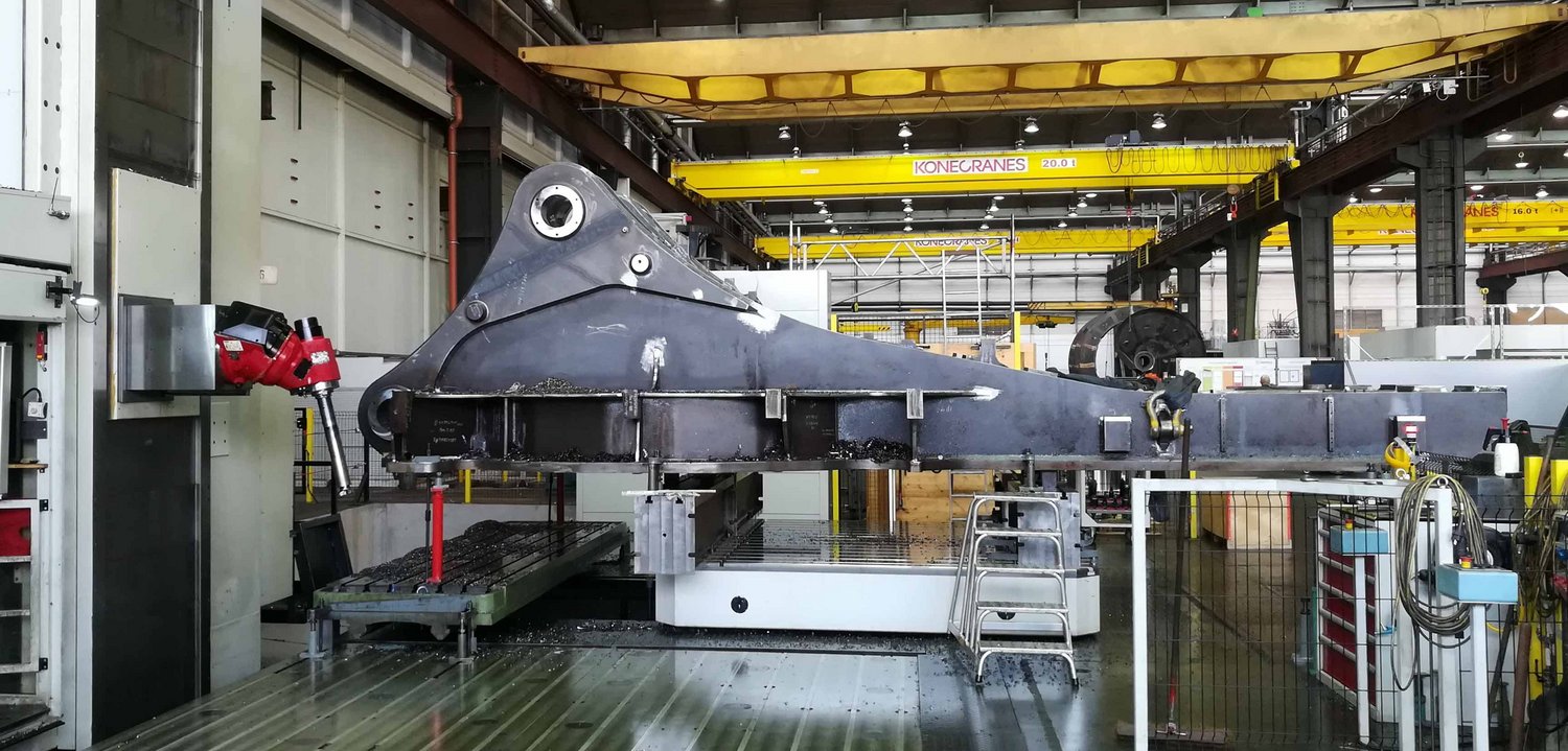 Schwermaschinenbau und Komponentenfertigung für Großbauteile - aufgespanntes Werkstück auf der Fermat in den Werkshallen in Emmendingen